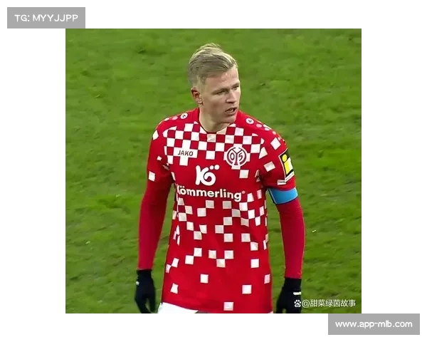 门兴格拉德巴赫客场绝杀美因茨，替补席球员冲入场内庆祝